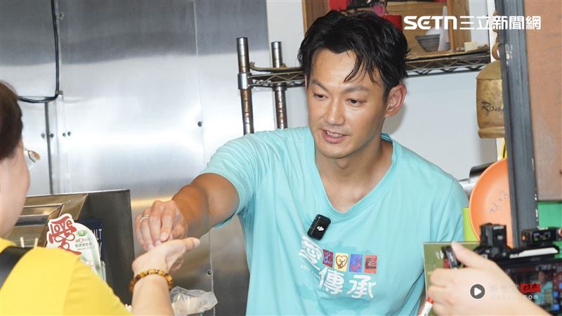 威廉撑不下去了!闪兵后收入归零“月扛7万房贷”:再不行就卖房 内容图2 潮品文-大潮社旗下实时最新热点娱乐时尚数码等新闻资讯网站! 威廉坦言已做好最坏打算,如果真的撑不下去,就卖房回台中老家。(图/记者赵于莹摄影)