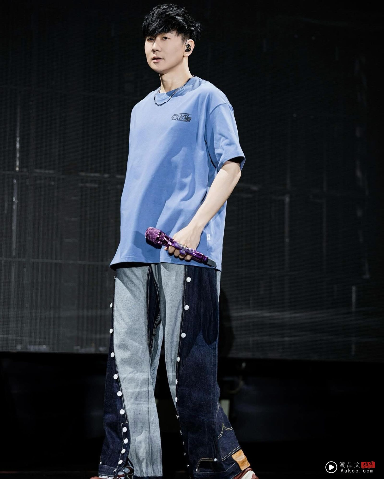 副业拼现金/女星开咸酥鸡店狂赚3500万 林俊杰咖啡厅曾获2大殊荣 内容图3 潮品文-大潮社旗下实时最新热点娱乐时尚数码等新闻资讯网站! 林俊杰开设咖啡厅“Miracle Coffee”迁址时还亲自冲咖啡给粉丝。(翻摄自林俊杰脸书)