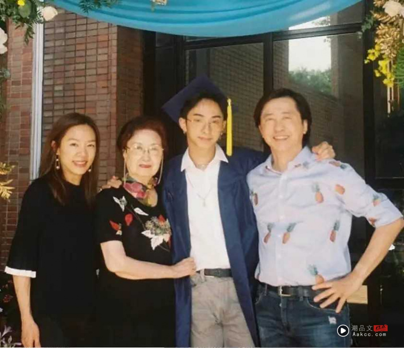 与继父同框／小哈利跟秦昊上节目　他眼神泄父爱感动网友 时尚资讯 图5张