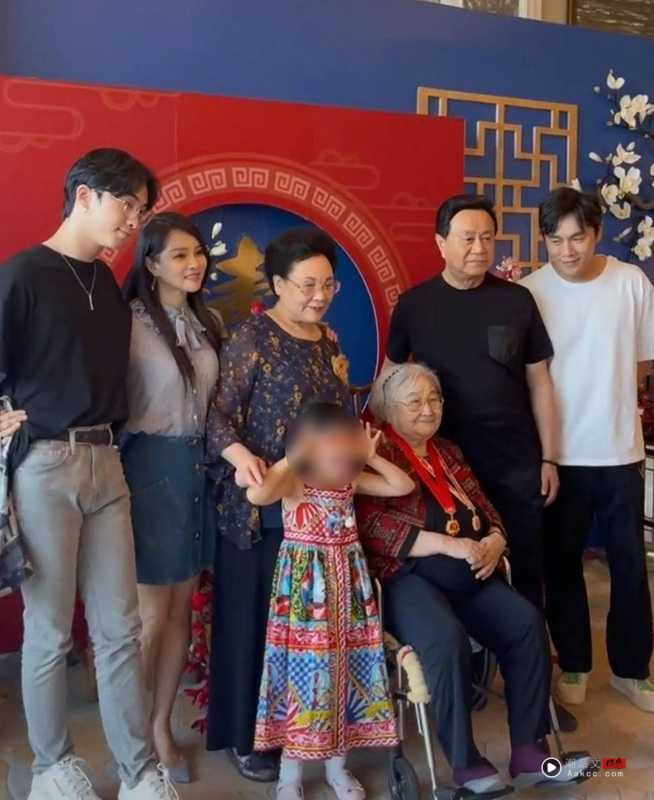 与继父同框／小哈利跟秦昊上节目　他眼神泄父爱感动网友 时尚资讯 图4张