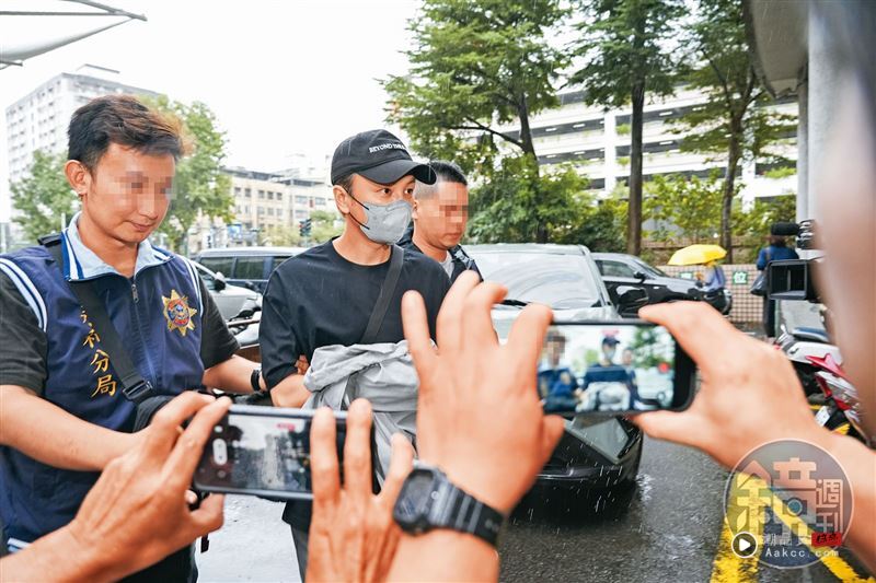 闪兵海啸恐团灭／庆功宴阿纬称团员免役“合情合理”3棒神色有异尴尬了