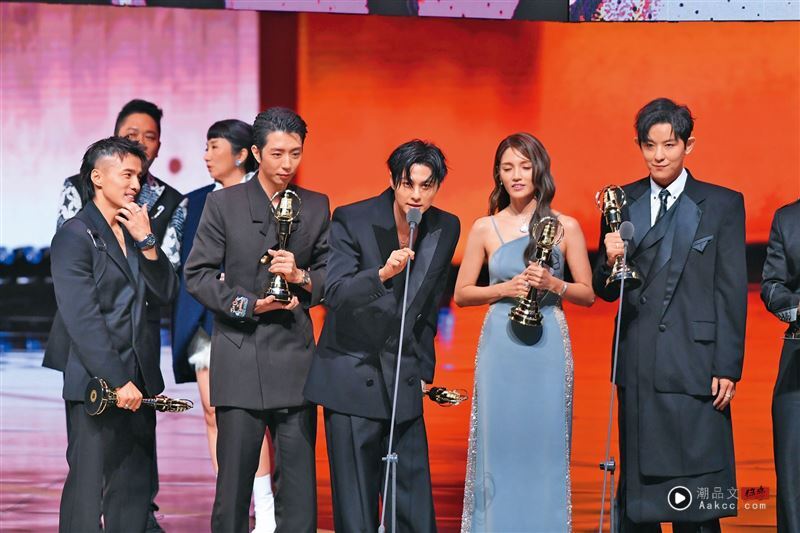 闪兵海啸恐团灭／才爽拿金钟奖“棒棒堂”接连翻车！新北耶诞城又掰了