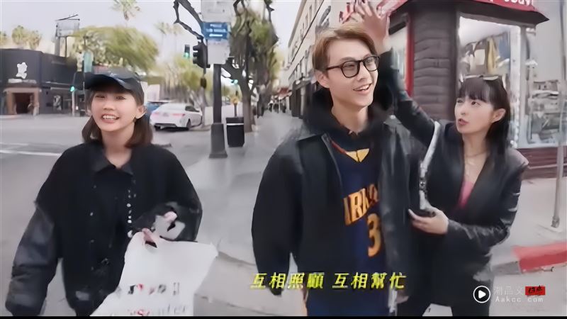 粿粿披爱的“小王外套”搭摩天轮！抓包暧昧1举动　网傻眼：太明显了！