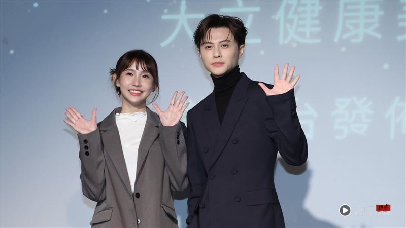 粿粿爆婚内出轨王子 广告小妹点出3大关键:没事不要太早踏入婚姻 内容图1 潮品文-大潮社旗下实时最新热点娱乐时尚数码等新闻资讯网站! 范姜彦丰指控粿粿(左)婚内出轨王子(右)。(图/记者郑孟晃摄影)