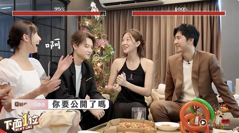 知情人士+1?王子被逼问要公开了吗...粿粿“吓到尖叫”超真实反应曝 内容图3 潮品文-大潮社旗下实时最新热点娱乐时尚数码等新闻资讯网站! 胡祖薇(右二)逼问王子感情状态,粿粿反应超大。(图/翻摄自下面一位YouTube)