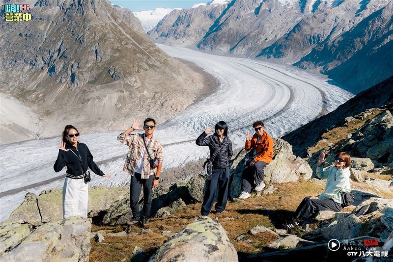 又爆冲突吵架!姚元浩录到一半突遭鬼鬼开呛 “最大导火线”曝光 内容图2 潮品文-大潮社旗下实时最新热点娱乐时尚数码等新闻资讯网站! 吴映洁(左起)、姚元浩、白安、郭泓志、莎莎随节目到瑞士。(图/八大提供)