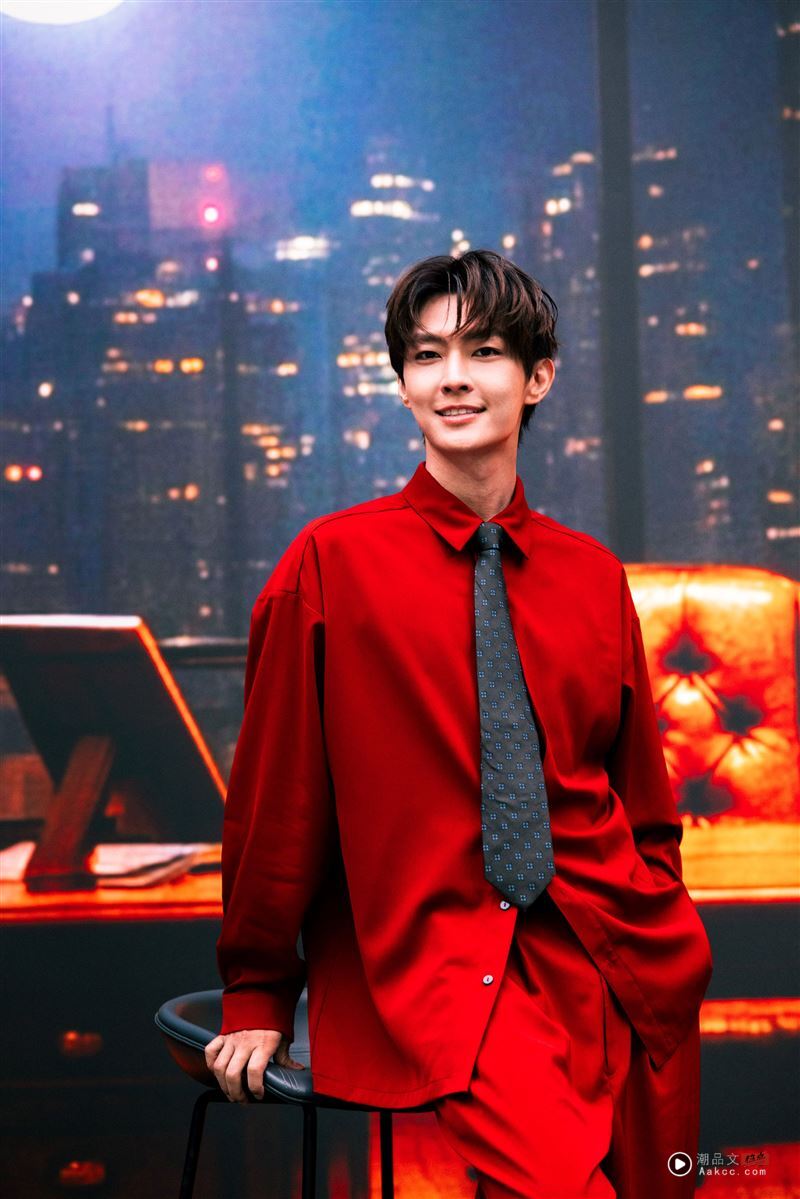 大型企业征才惊见超大咖男星!创业当CEO 现场无预警宣布好消息 内容图4 潮品文-大潮社旗下实时最新热点娱乐时尚数码等新闻资讯网站! 炎亚纶生日会以大型企业征才大会为主题。(图/晴空鸟提供)