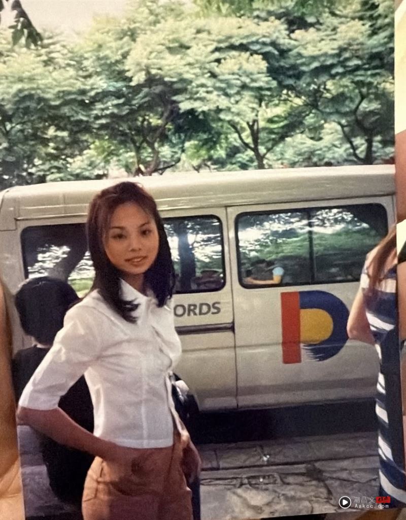 台语天后晒16岁嫩照!网刷告白求当女朋友 黑长发白衬衫小蛮腰超清纯 内容图2 潮品文-大潮社旗下实时最新热点娱乐时尚数码等新闻资讯网站! 孙淑媚晒出16岁嫩照。(图/翻摄自孙淑妹IG)