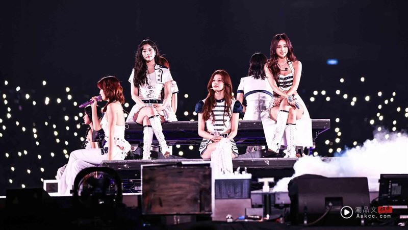 陈其迈兑现“不讲武德”竞选承诺!影片曝光 网感动:高雄真的太棒了 内容图1 潮品文-大潮社旗下实时最新热点娱乐时尚数码等新闻资讯网站! 韩国女团TWICE在高雄世运主场馆开唱,现场嗨爆。(图/Live Nation提供)