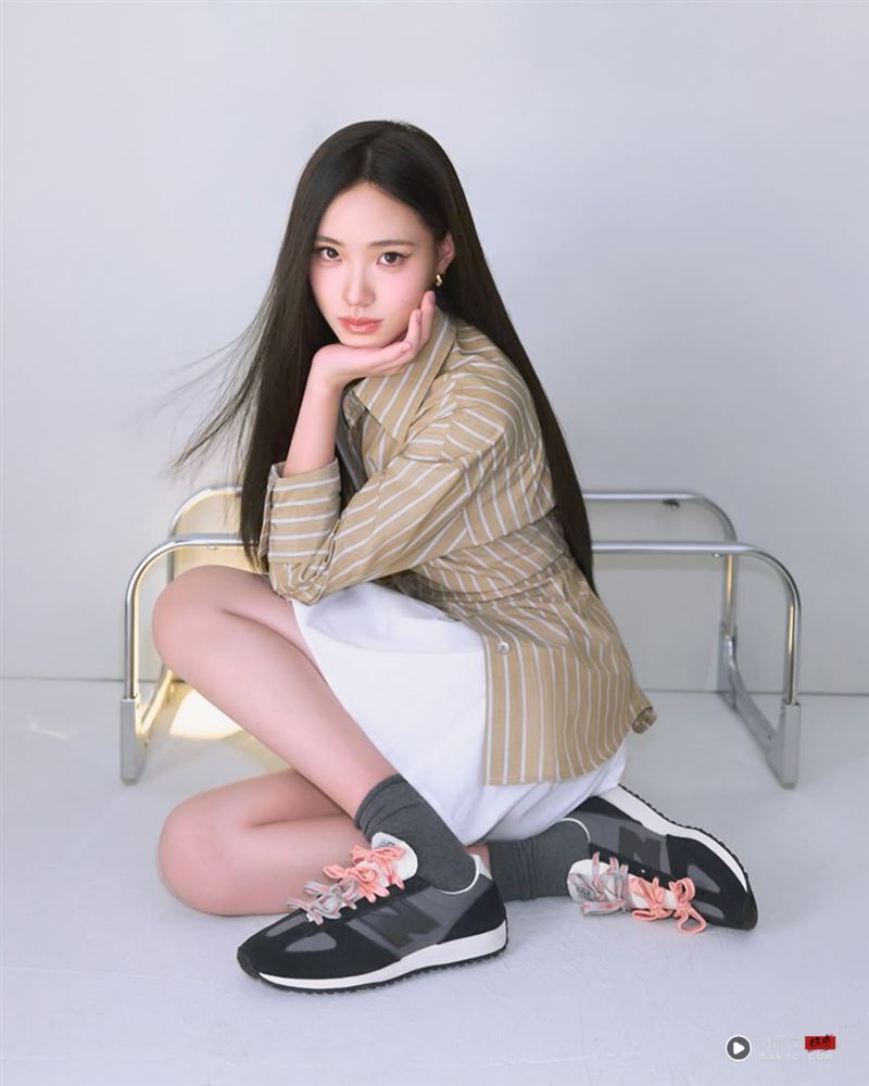 小S二女儿Lily满18岁官宣恋情?生日疑“放闪神秘篮球男”掀网热议 内容图1 潮品文-大潮社旗下实时最新热点娱乐时尚数码等新闻资讯网站! 小S二女儿Lily气质出众外型亮眼(图/翻摄自IG @lilyhsuuuu)