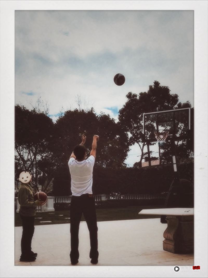 小S二女儿Lily满18岁官宣恋情?生日疑“放闪神秘篮球男”掀网热议 内容图3 潮品文-大潮社旗下实时最新热点娱乐时尚数码等新闻资讯网站! Lily贴出一张结实篮球男投篮照片引发热议(图/翻摄自IG @lilyhsuuuu)