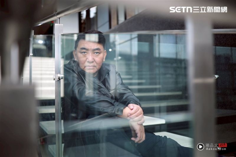 独家/徐亨突发表“不自杀声明” 对外宣布这件事:最惨就是这样而已 内容图1 潮品文-大潮社旗下实时最新热点娱乐时尚数码等新闻资讯网站! 徐亨接受《三立新闻网》专访。(图/记者郑孟晃摄影)