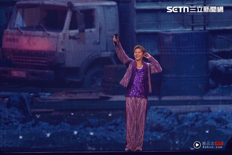 罗志祥演唱会特别嘉宾震撼全场!超大牌天后登场 台上直接亲密搂抱 内容图3 潮品文-大潮社旗下实时最新热点娱乐时尚数码等新闻资讯网站! 罗志祥第七度进军台北小巨蛋开唱。(图/记者郑孟晃摄影)