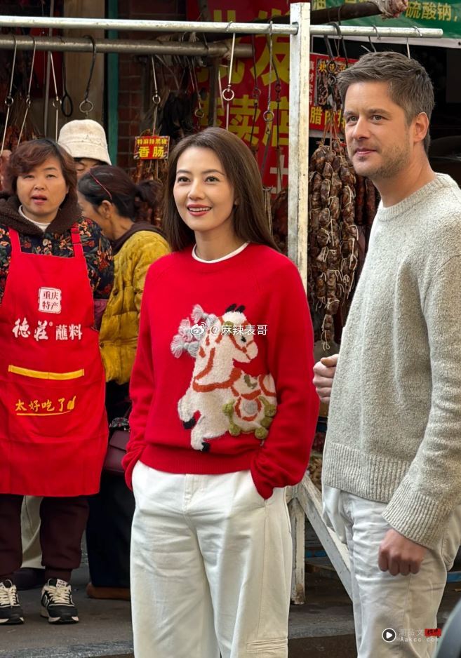 高圆圆录综艺“用替身演员”!现场配十位保安 陆网狂酸:解决就业问题 内容图3 潮品文-大潮社旗下实时最新热点娱乐时尚数码等新闻资讯网站! 高圆圆录制综艺节目使用替身演员被酸。(图/翻摄自微博)