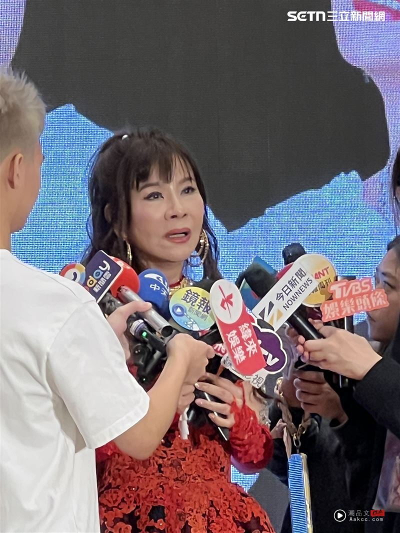 龙千玉记者会突然泪崩!妈妈惊喜现身 这一句话鼓励忍不住了 内容图3 潮品文-大潮社旗下实时最新热点娱乐时尚数码等新闻资讯网站! 龙千玉记者会泪崩。(图/记者郑尹翔摄影)