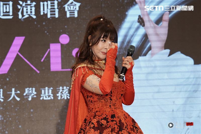 龙千玉记者会突然泪崩!妈妈惊喜现身 这一句话鼓励忍不住了 内容图2 潮品文-大潮社旗下实时最新热点娱乐时尚数码等新闻资讯网站! 龙千玉记者会泪崩。(图/记者赵于莹摄影)