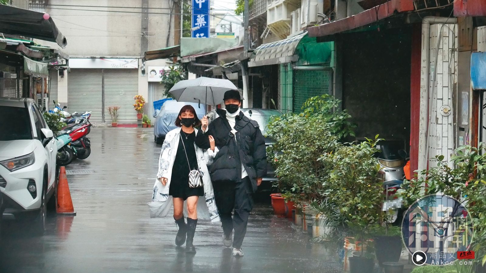 星二代冲副业/独家!周董光环救不了 林瑞阳儿出手盘活300壮士 内容图5 潮品文-大潮社旗下实时最新热点娱乐时尚数码等新闻资讯网站! 林禹(右)因演出《恋爱是科学》,与同剧的星二代高隽雅(左)陷入热恋,两人曾勾手约会