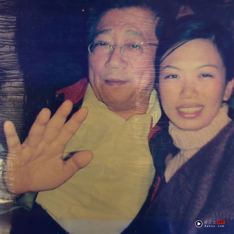 林光宁骤逝享寿75岁!歌王女婿萧敬腾与爱妻筹办追思会 公布时间地点 内容图3 潮品文-大潮社旗下实时最新热点娱乐时尚数码等新闻资讯网站! 萧敬腾妻子Summer(林有慧)晒出与父亲林光宁生前合照。(图/翻摄自Summer Lin脸书)