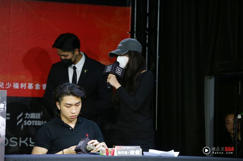 孙生痛哭认了“与未成年性J” 崩溃吼受害者:赔你65万了还想怎样 内容图2 潮品文-大潮社旗下实时最新热点娱乐时尚数码等新闻资讯网站! 一名女子现身表示自己是受害者。(图/记者郑孟晃摄影)