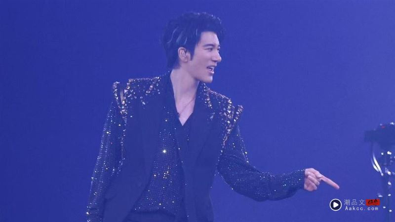 王力宏惊动全球首富马斯克!演唱会秀AI高科技创举 赞叹“impressive” 内容图1 潮品文-大潮社旗下实时最新热点娱乐时尚数码等新闻资讯网站! 王力宏成都演唱会惊动马斯克(Elon Musk)!AI 机器人同台掀科技圈热议。(图/翻摄自X)