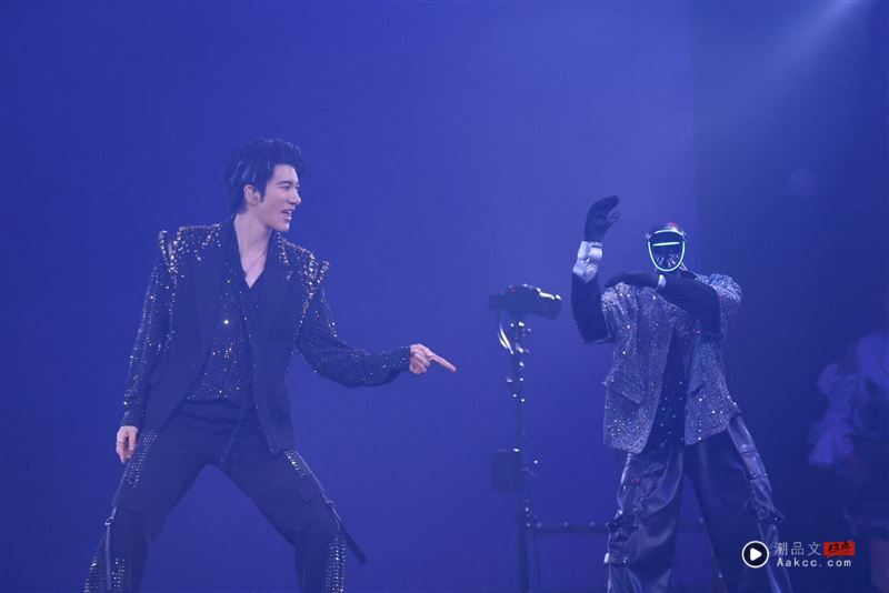 王力宏惊动全球首富马斯克!演唱会秀AI高科技创举 赞叹“impressive” 内容图4 潮品文-大潮社旗下实时最新热点娱乐时尚数码等新闻资讯网站! 王力宏成都演唱会惊动马斯克(Elon Musk)!AI 机器人同台掀科技圈热议。(图/翻摄自X)