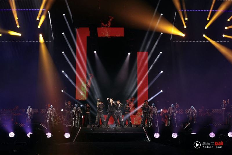 王力宏惊动全球首富马斯克!演唱会秀AI高科技创举 赞叹“impressive” 内容图3 潮品文-大潮社旗下实时最新热点娱乐时尚数码等新闻资讯网站! 王力宏成都演唱会惊动马斯克(Elon Musk)!AI 机器人同台掀科技圈热议。(图/翻摄自X)