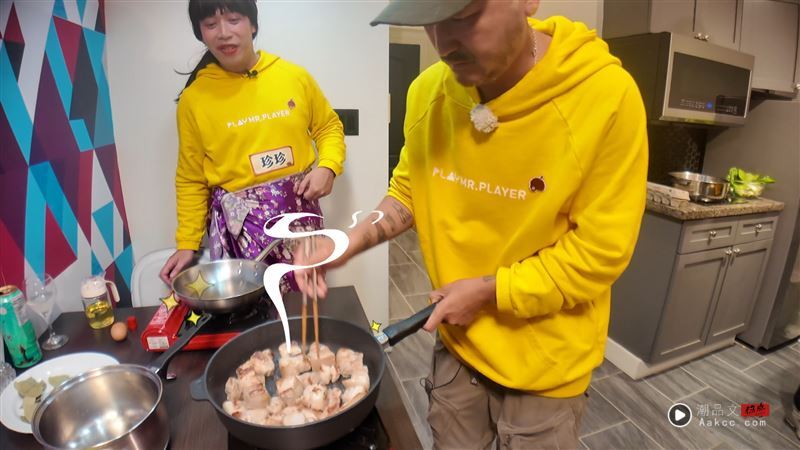 坤达闪兵停工!吴宗宪KID加拿大推“2中国台湾味”美食外交 网感动激赞 内容图3 潮品文-大潮社旗下实时最新热点娱乐时尚数码等新闻资讯网站! KID做“炕肉饭”,表示这是代表家乡的味道。(图/《综艺玩很大》提供)
