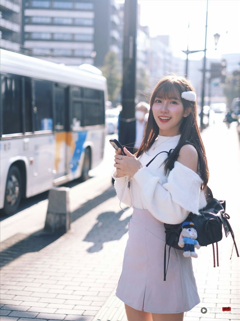 啦啦队女神自称“香港首席美少女”遭质疑“过份自信”冼迪琦本人亲回! 内容图2 潮品文-大潮社旗下实时最新热点娱乐时尚数码等新闻资讯网站! 冼迪琦外型甜美亮眼,在台港两地累积不少人气。(图/翻摄自IG @diccc0213)