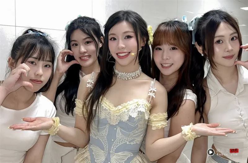 《宇宙啦啦队》疑抄袭!GFRIEND舞步“复制贴上”编舞老师道歉秒删文 内容图2 潮品文-大潮社旗下实时最新热点娱乐时尚数码等新闻资讯网站! 《宇宙啦啦队》爆出参赛者桦桦(中)演出舞蹈与韩团GFRIEND过去编舞,几乎一模一样“复制贴上。”(图/翻摄自IG@vlcosmicangels)