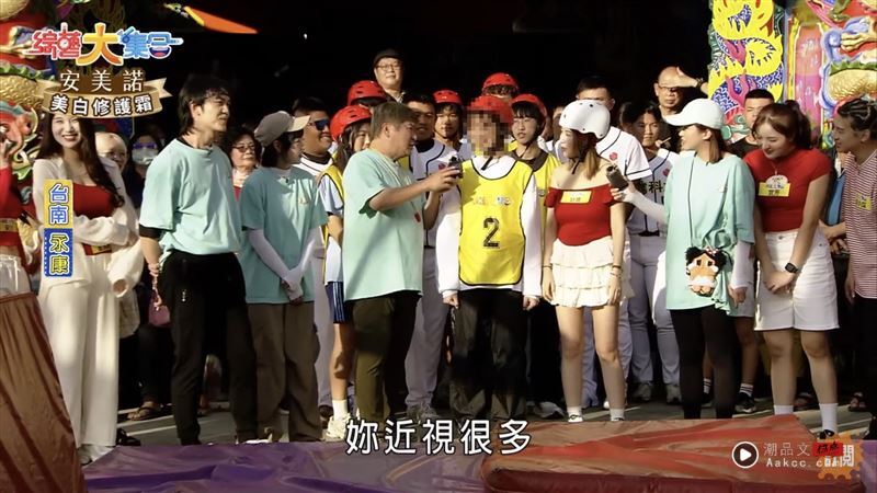 追撞害死女警!肇事女大生昔上《综艺大集合》 自曝“近视700多度” 内容图3 潮品文-大潮社旗下实时最新热点娱乐时尚数码等新闻资讯网站! 瓜哥注意到戴姓女大生配戴的眼镜镜片相当厚,她当时则在镜头前大方回应,透露自己“近视700多度。”(图/翻摄自综艺大集合YouTube)