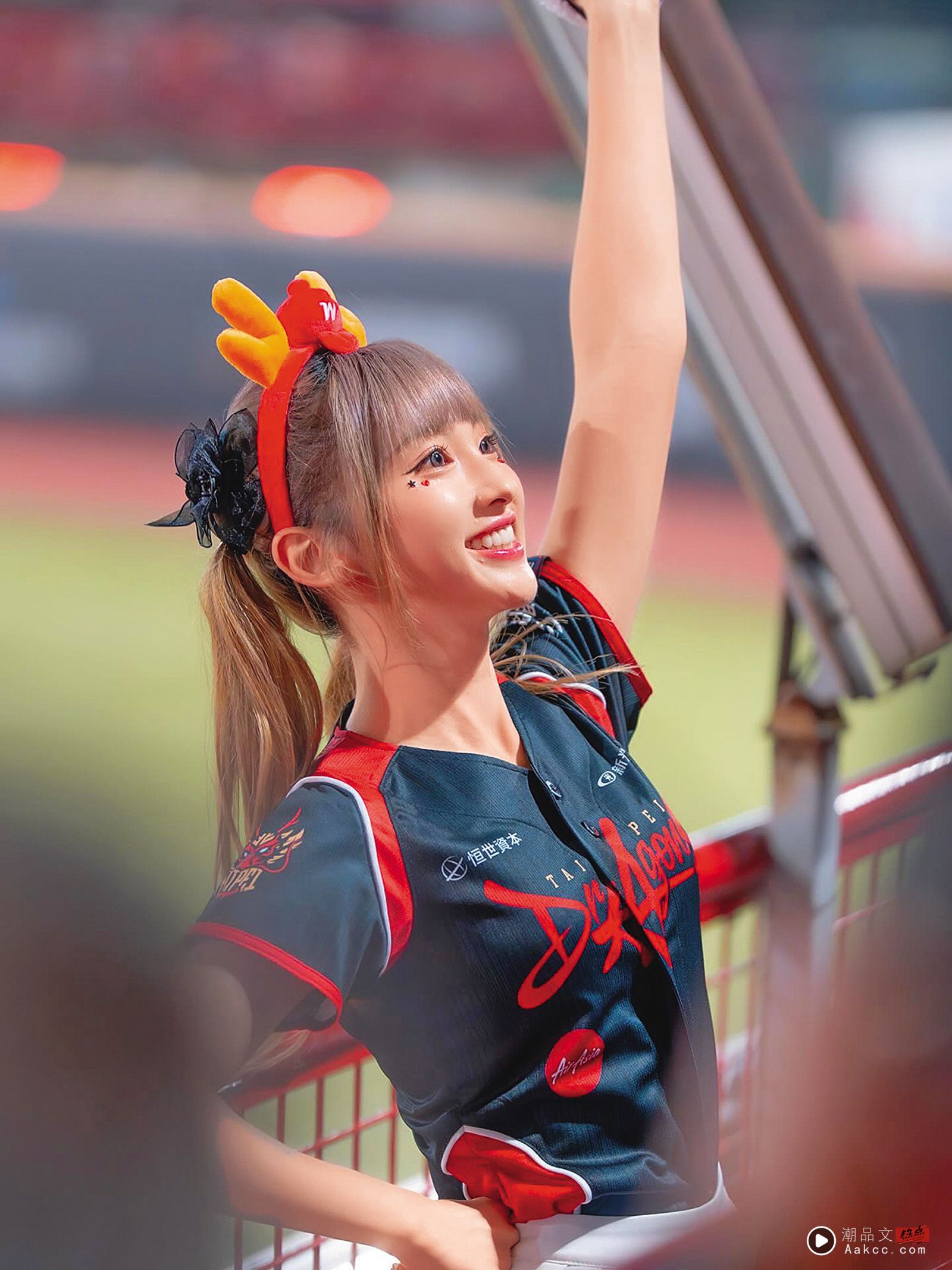 啦啦队真不好干“棒篮双栖女神”张爱惨摔还被狗回旋踢! 内容图2 潮品文-大潮社旗下实时最新热点娱乐时尚数码等新闻资讯网站! 张爱才刚成为小龙女练习生,便拥有不少粉丝。(翻摄自张爱IG)