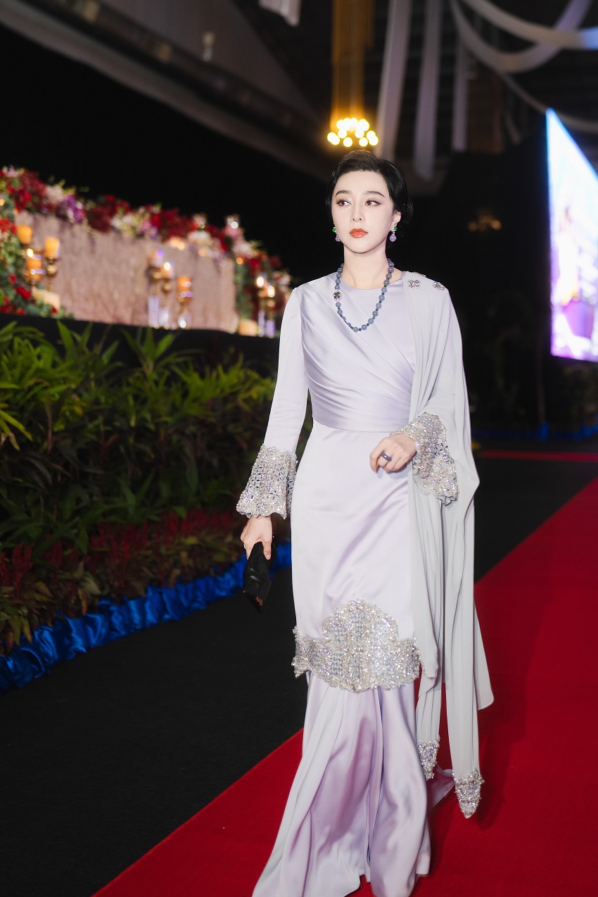 范冰冰获封马六甲州拿督!三套马来传统服装展现马来西亚多元文化之美 内容图4 潮品文-大潮社旗下实时最新热点娱乐时尚数码等新闻资讯网站!