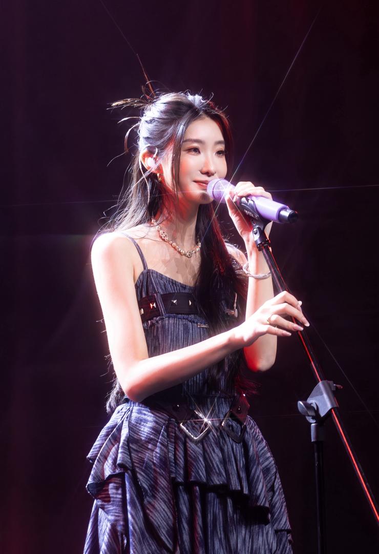陈华海外首场演唱会!感谢粉丝支持 菲道尔现身合唱《月亮失约了》 内容图2 潮品文-大潮社旗下实时最新热点娱乐时尚数码等新闻资讯网站!