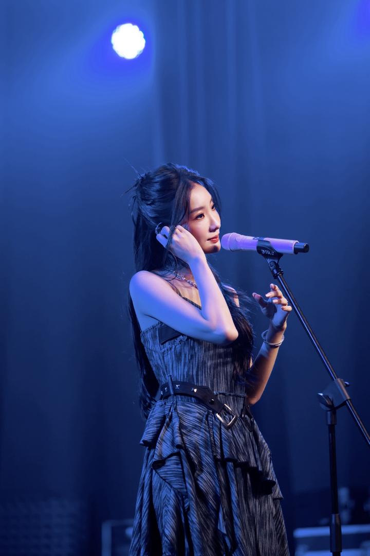 陈华海外首场演唱会!感谢粉丝支持 菲道尔现身合唱《月亮失约了》 内容图5 潮品文-大潮社旗下实时最新热点娱乐时尚数码等新闻资讯网站!