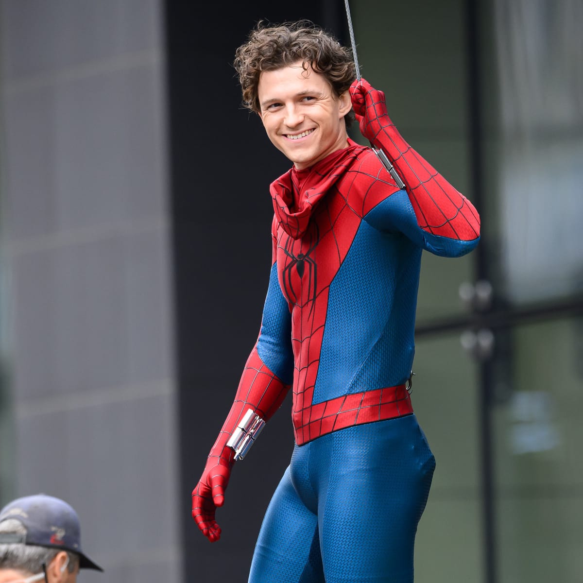《Spider Man 4》片场突发意外!Tom Holland摔倒头部受伤! 内容图2 潮品文-大潮社旗下实时最新热点娱乐时尚数码等新闻资讯网站! Spider Man
