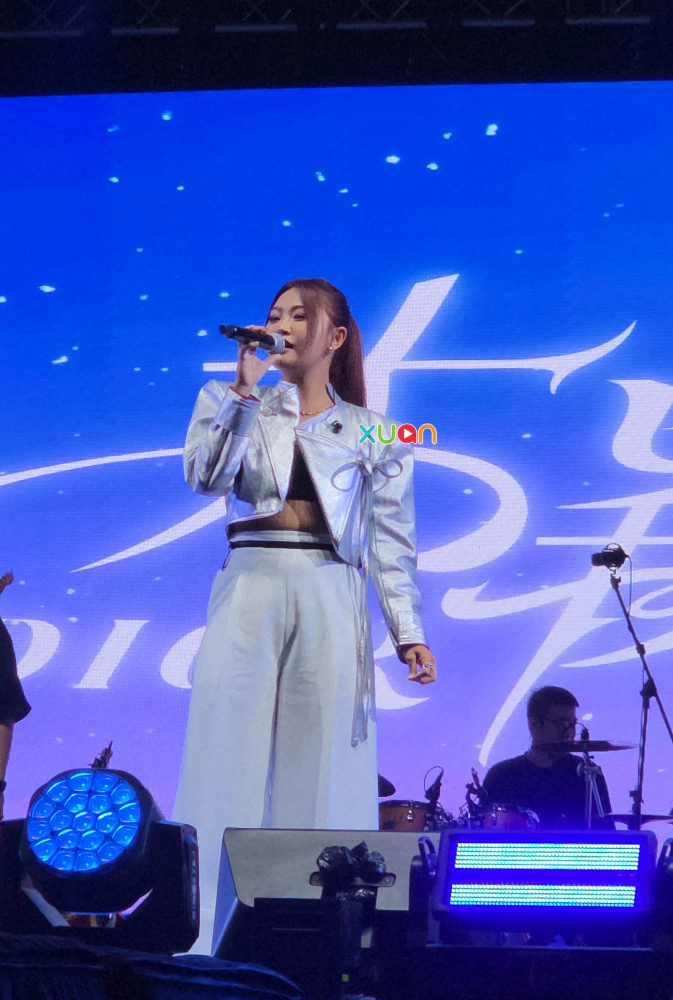 《Music Fiesta 6.0》艾薇自信晒肌肉!大颖现场豪气送演唱会票 内容图3 潮品文-大潮社旗下实时最新热点娱乐时尚数码等新闻资讯网站! 大颖