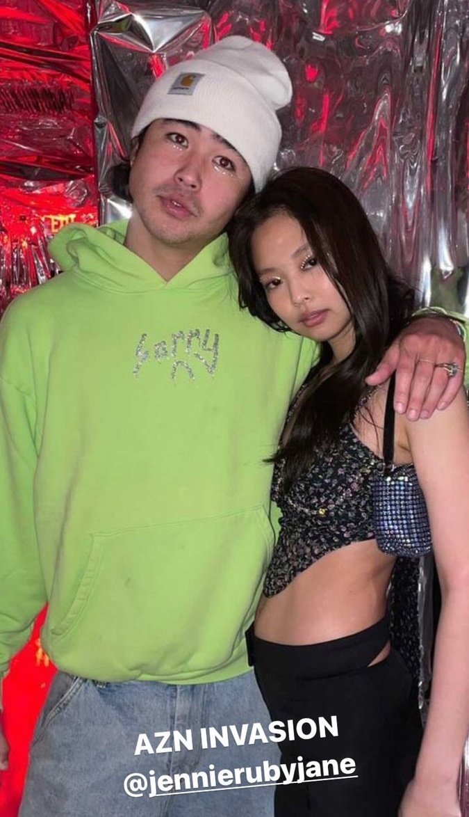 JENNIE再爆恋情!温哥华牵手好莱坞男星 约会照流出! 内容图2 潮品文-大潮社旗下实时最新热点娱乐时尚数码等新闻资讯网站! jennie