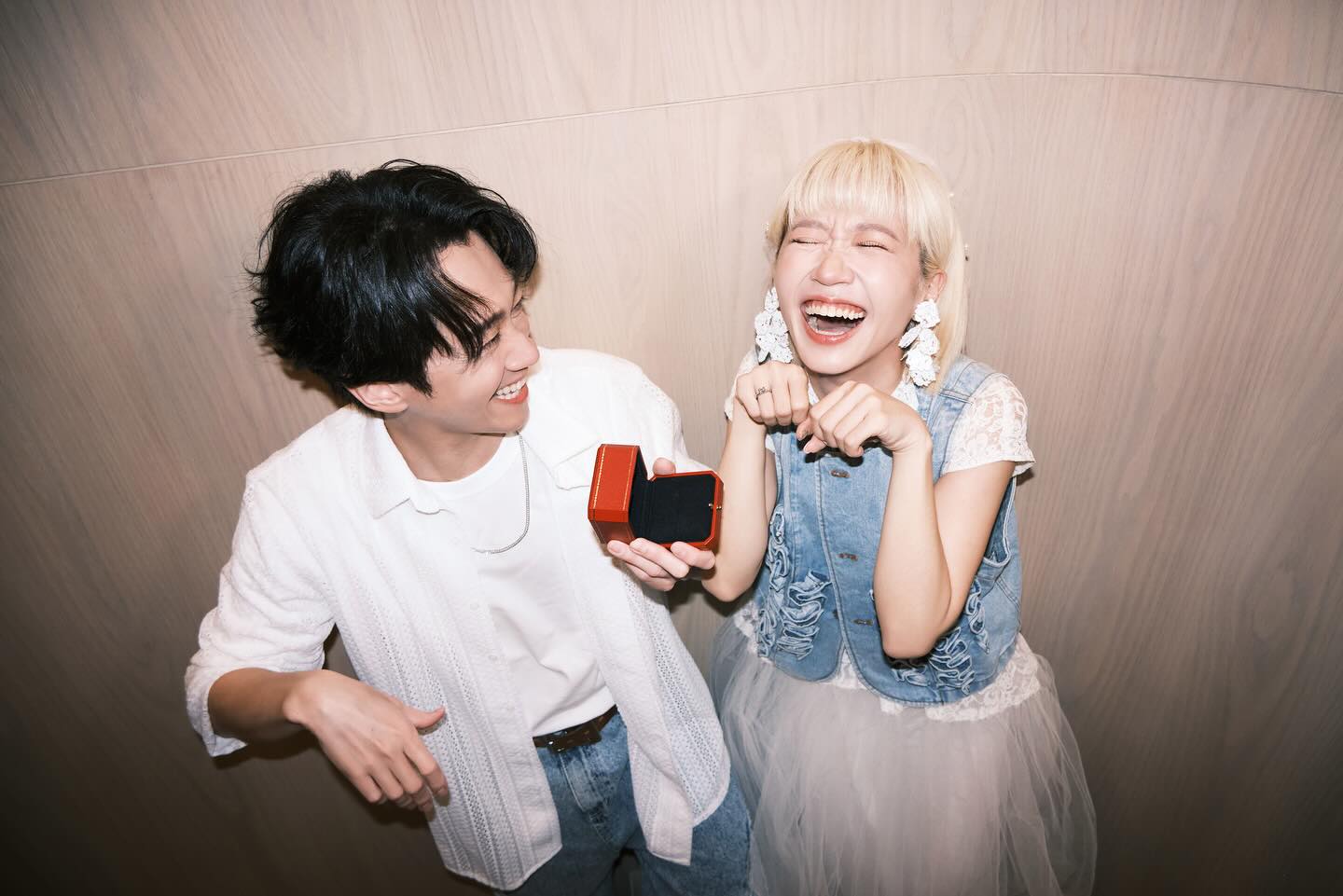 陈汉典、Lulu:我们真的要结婚了!携手度过未来每一个快乐又爆笑的日子 内容图4 潮品文-大潮社旗下实时最新热点娱乐时尚数码等新闻资讯网站! 陈汉典 Lulu