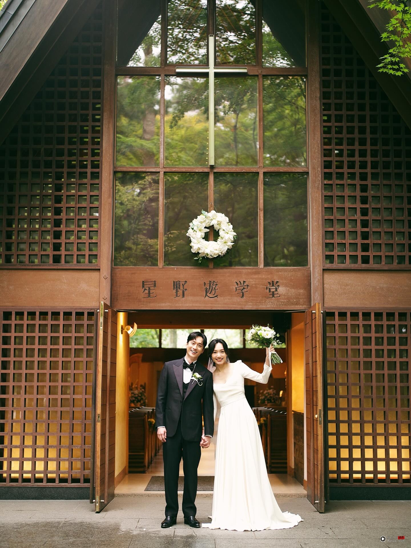 恭喜!刘俊谦、蔡思韵日本结婚!复古婚纱照曝光 甜度爆表! 内容图3 潮品文-大潮社旗下实时最新热点娱乐时尚数码等新闻资讯网站! 刘俊谦、蔡思韵