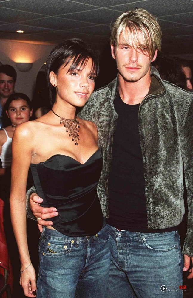 自揭患厌食症!Victoria Beckham 2度隆胸 因为这事选择缩胸! 内容图3 潮品文-大潮社旗下实时最新热点娱乐时尚数码等新闻资讯网站! Victoria Beckham