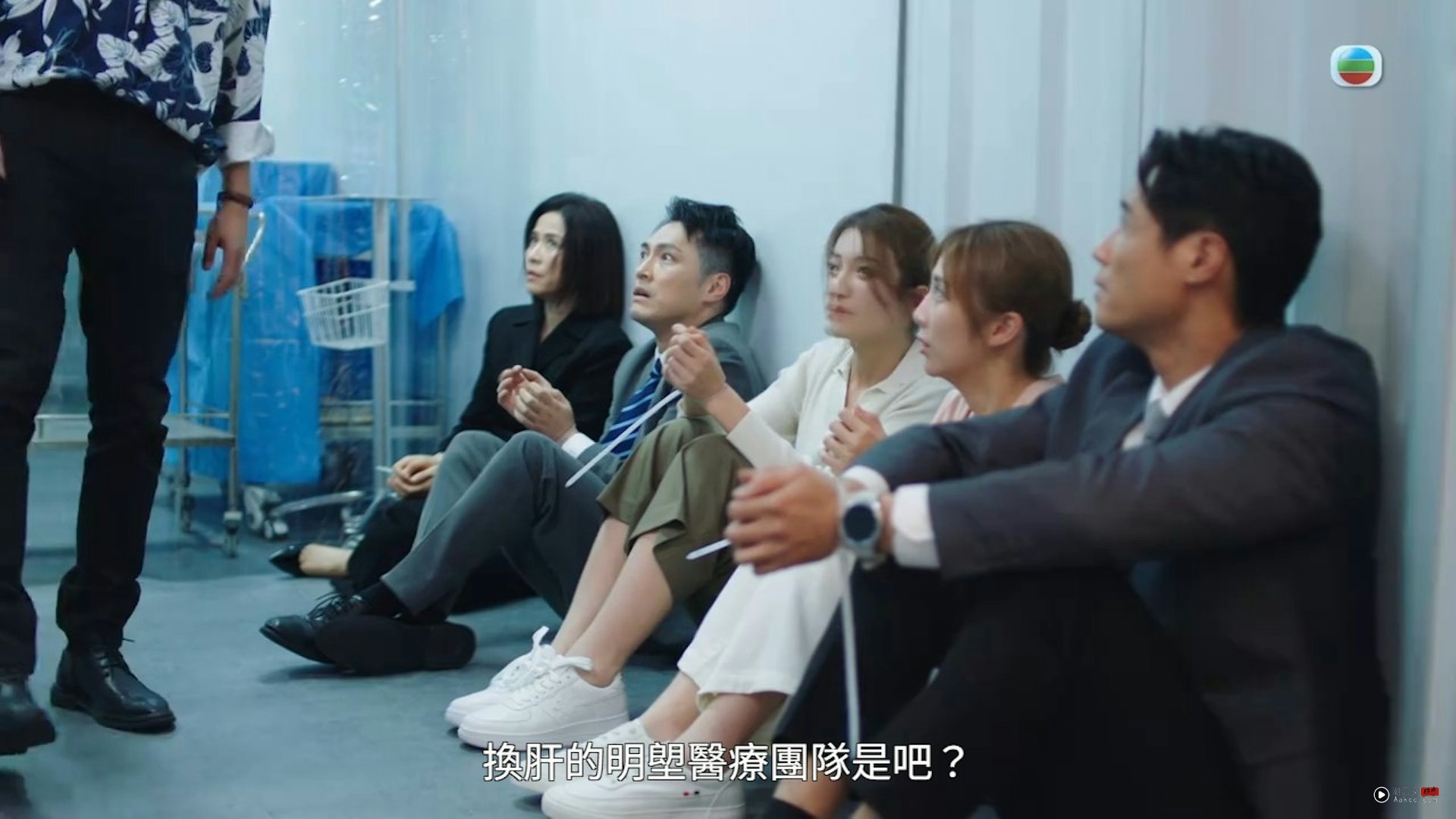 人质专业户!宣萱《巨塔之后》第30次被绑架 笑称:最舒服的一次! 内容图4 潮品文-大潮社旗下实时最新热点娱乐时尚数码等新闻资讯网站! 宣萱《巨塔之后》第30次被绑架