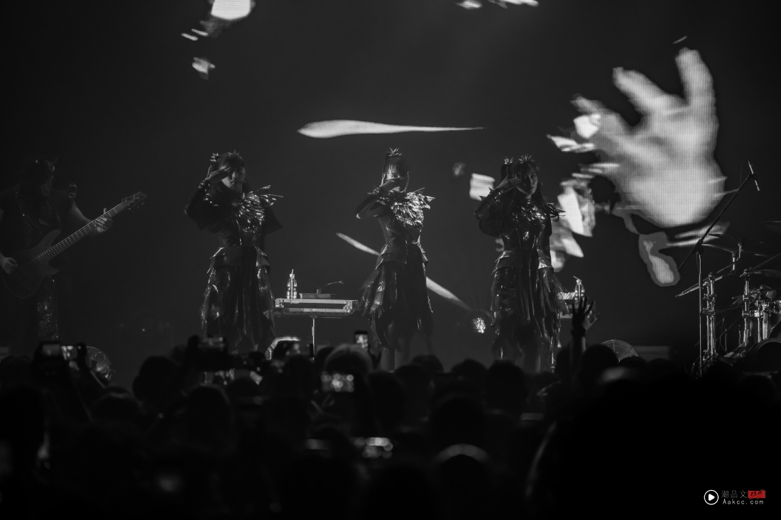 BABYMETAL 15周年世巡攻占吉隆坡!以爆发金属能量引爆全场! 内容图2 潮品文-大潮社旗下实时最新热点娱乐时尚数码等新闻资讯网站! BABYMETAL