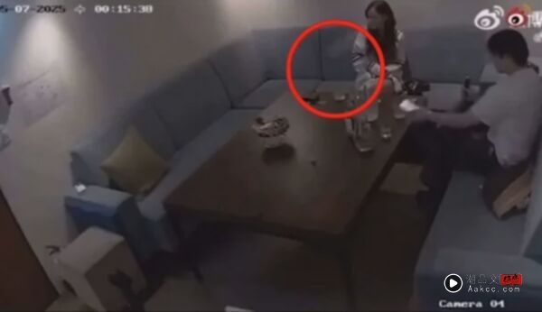 KISS OF LIFE队长包厢私密片疯传!疑与男偶像亲密互动! 内容图3 潮品文-大潮社旗下实时最新热点娱乐时尚数码等新闻资讯网站! KISS OF LIFE