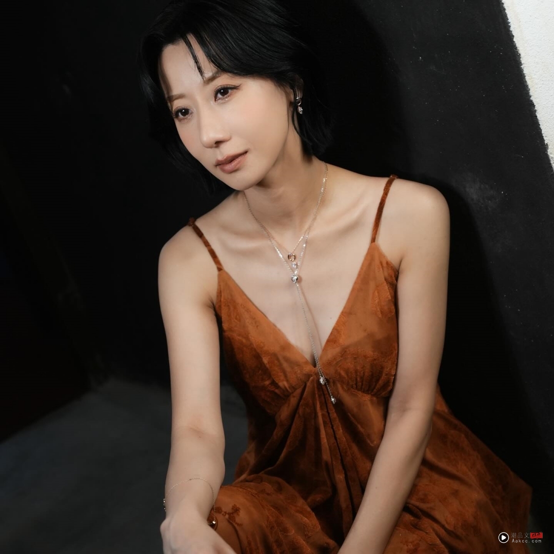 专访 · 泳儿 | 无心插柳踏上歌手之路!当歌手不要太乖:不乖也不代表是坏 内容图2 潮品文-大潮社旗下实时最新热点娱乐时尚数码等新闻资讯网站! 泳儿
