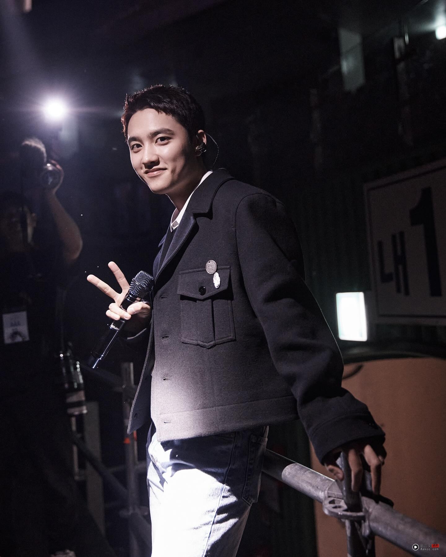 EXO D.O. 约满离开经纪公司!网友惊讶:不是他自己的公司吗? 内容图2 潮品文-大潮社旗下实时最新热点娱乐时尚数码等新闻资讯网站! D.O.