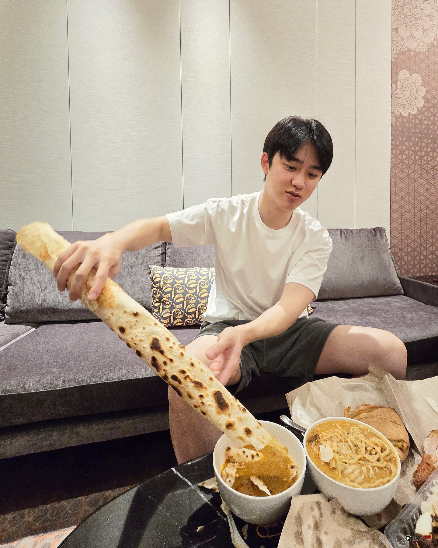 EXO D.O. 约满离开经纪公司!网友惊讶:不是他自己的公司吗? 内容图3 潮品文-大潮社旗下实时最新热点娱乐时尚数码等新闻资讯网站! D.O.