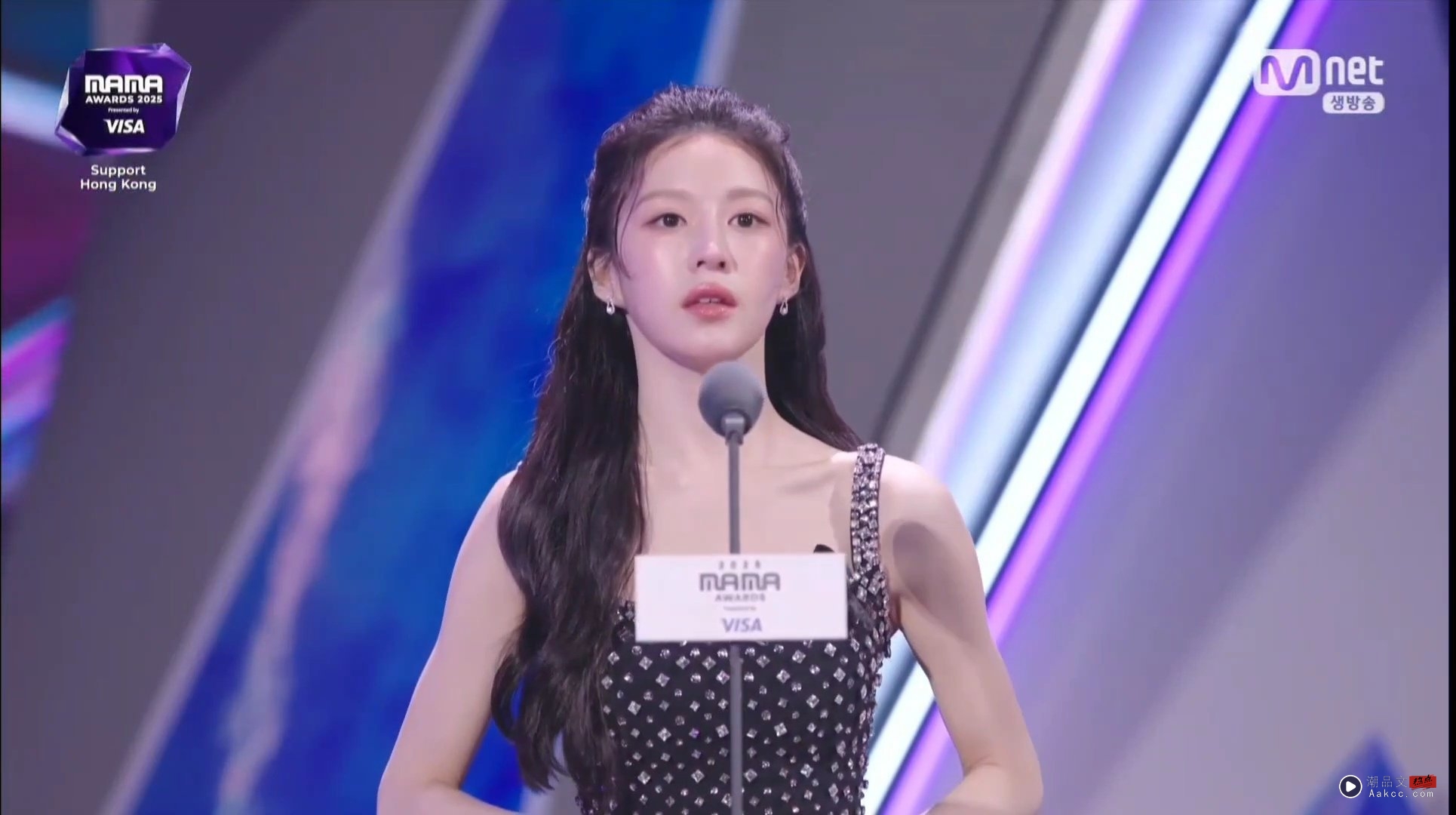 韩娱罕见“紧张系美女”高允真!MAMA颁奖时面部僵硬 反差萌爆棚! 内容图3 潮品文-大潮社旗下实时最新热点娱乐时尚数码等新闻资讯网站! 韩娱罕见“紧张系美女”高允真