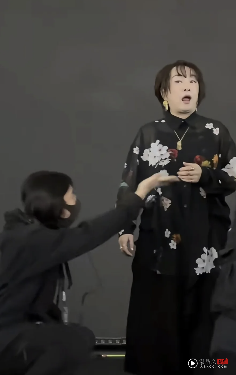 上海舞台唱《海贼王》名曲被中断! 日本主唱满脸错愕被带下台 内容图2 潮品文-大潮社旗下实时最新热点娱乐时尚数码等新闻资讯网站! 大槻真希