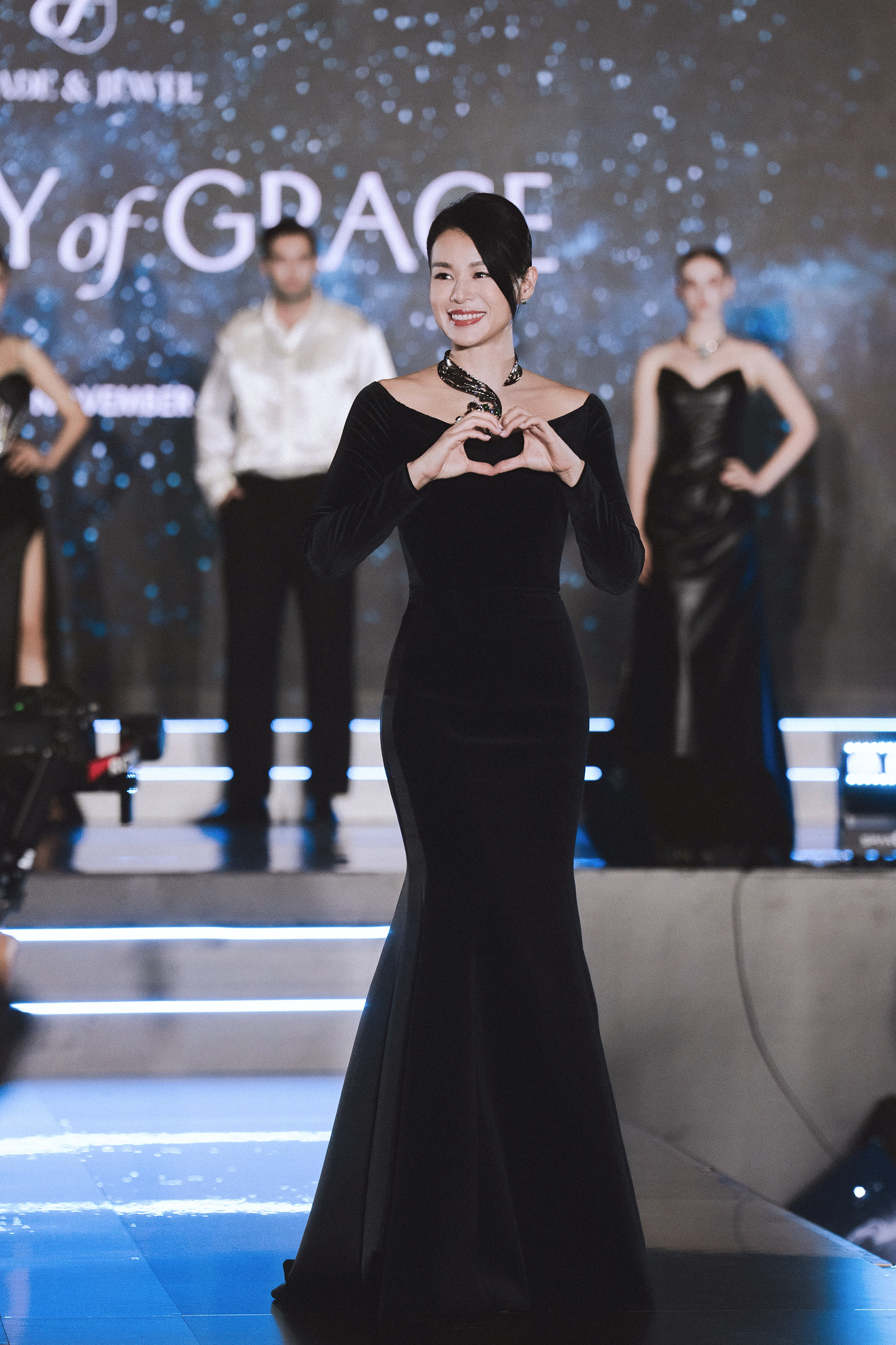 J Jade u0026 Jewel成明星新宠!胡杏儿指定老板娘亲自设计 吴尊选戴翡翠更显帅气! 内容图4 潮品文-大潮社旗下实时最新热点娱乐时尚数码等新闻资讯网站! J Jade Jewel