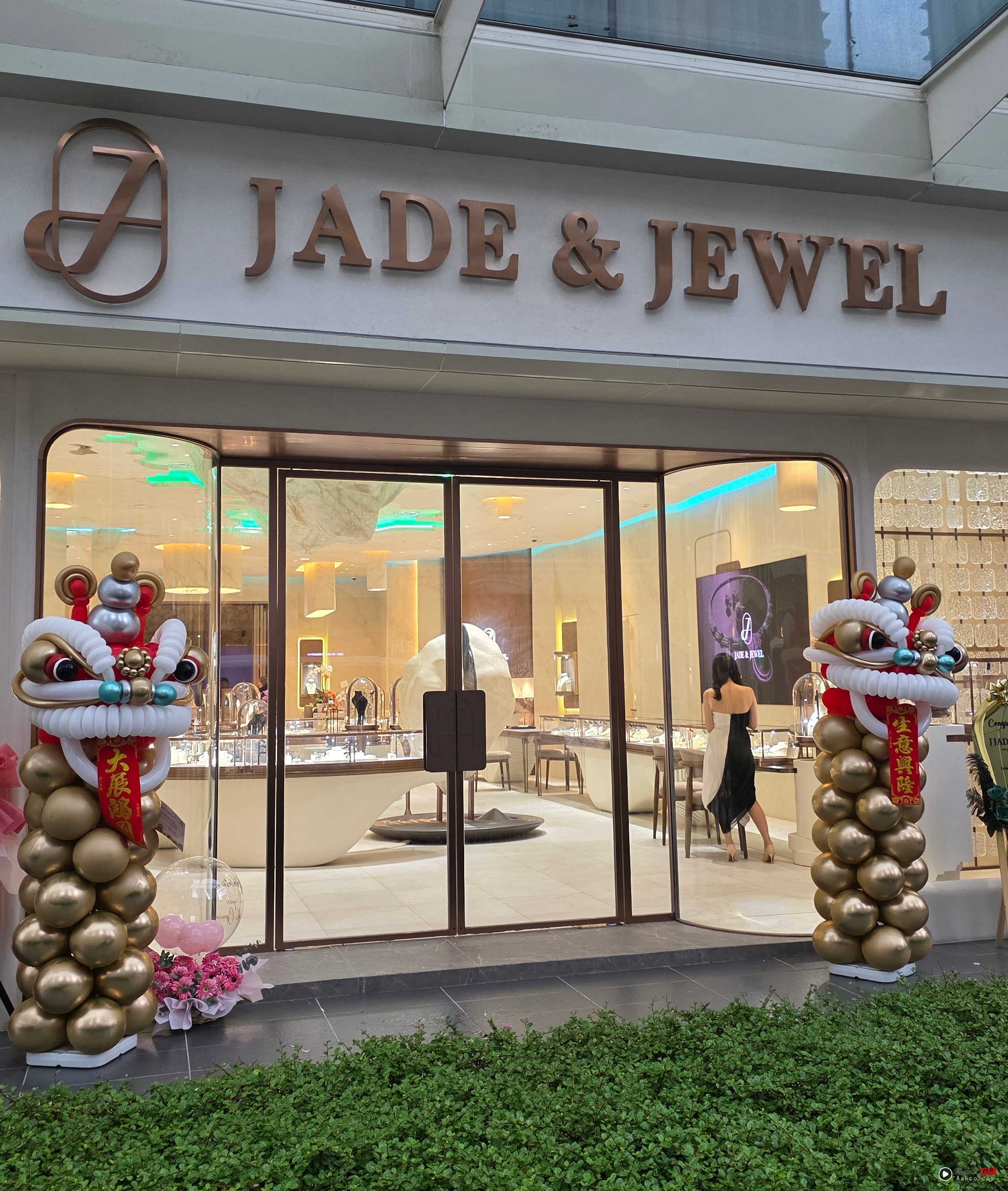 J Jade u0026 Jewel成明星新宠!胡杏儿指定老板娘亲自设计 吴尊选戴翡翠更显帅气! 内容图9 潮品文-大潮社旗下实时最新热点娱乐时尚数码等新闻资讯网站! J Jade Jewel